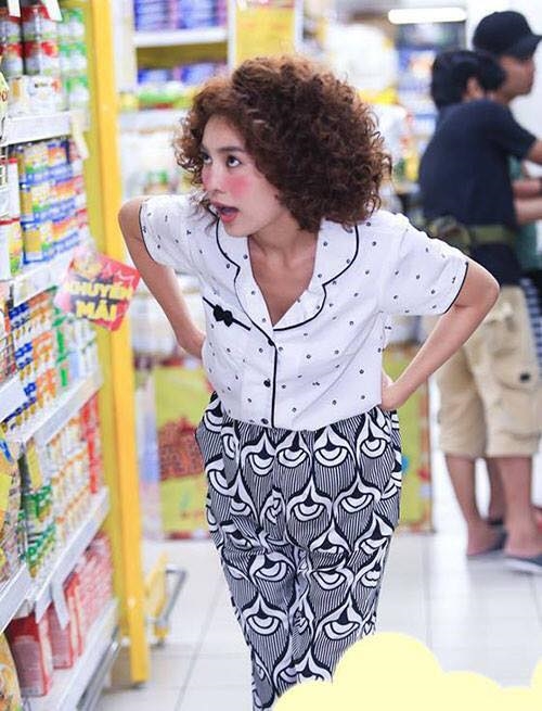 Mỹ nhân Việt và những lần 'hi sinh làm xấu mình' vì nghệ thuật