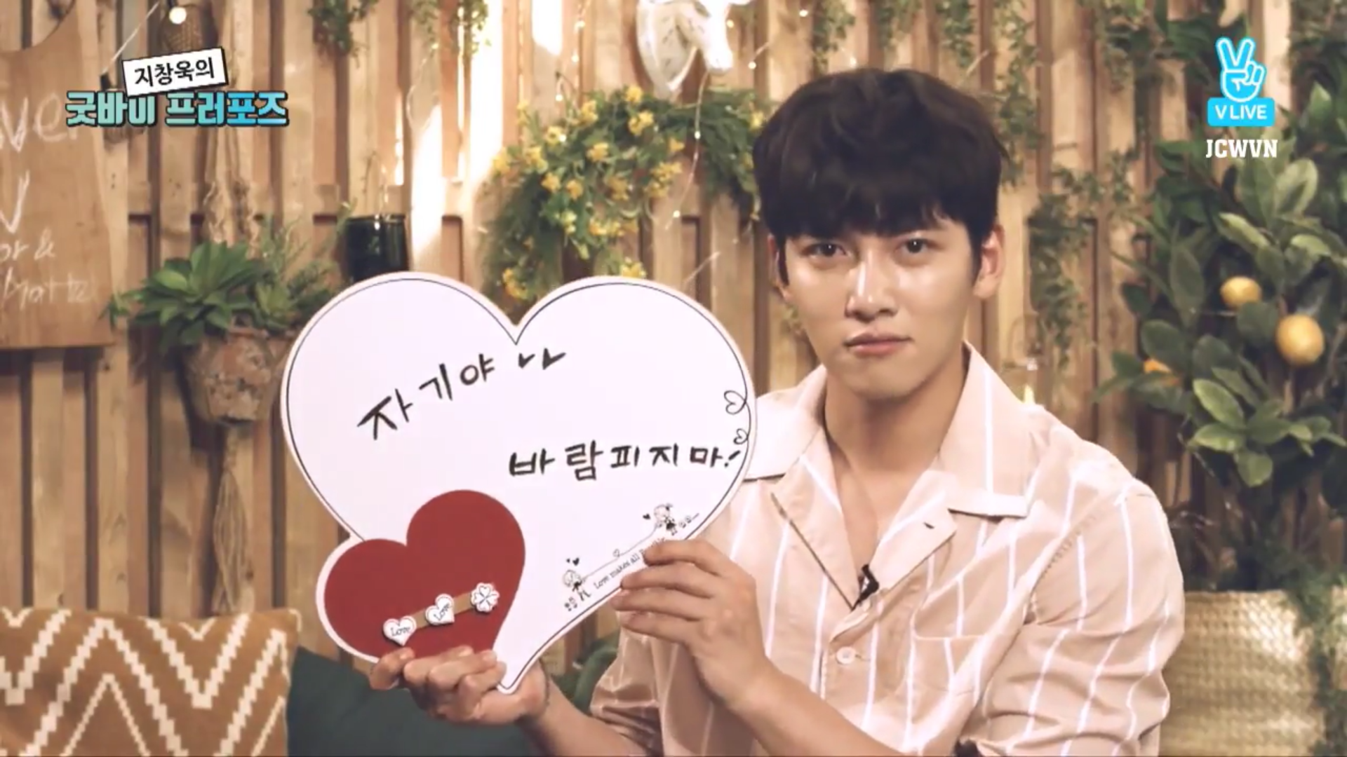 Cả khi phải xuống tóc nhập ngũ, Ji Chang Wook vẫn đẹp trai ngời ngời