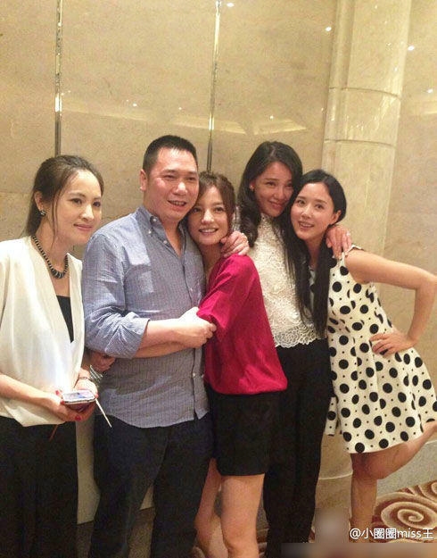 Những hình ảnh giản dị mà ngập tràn hạnh phúc của Triệu Vy và chồng
