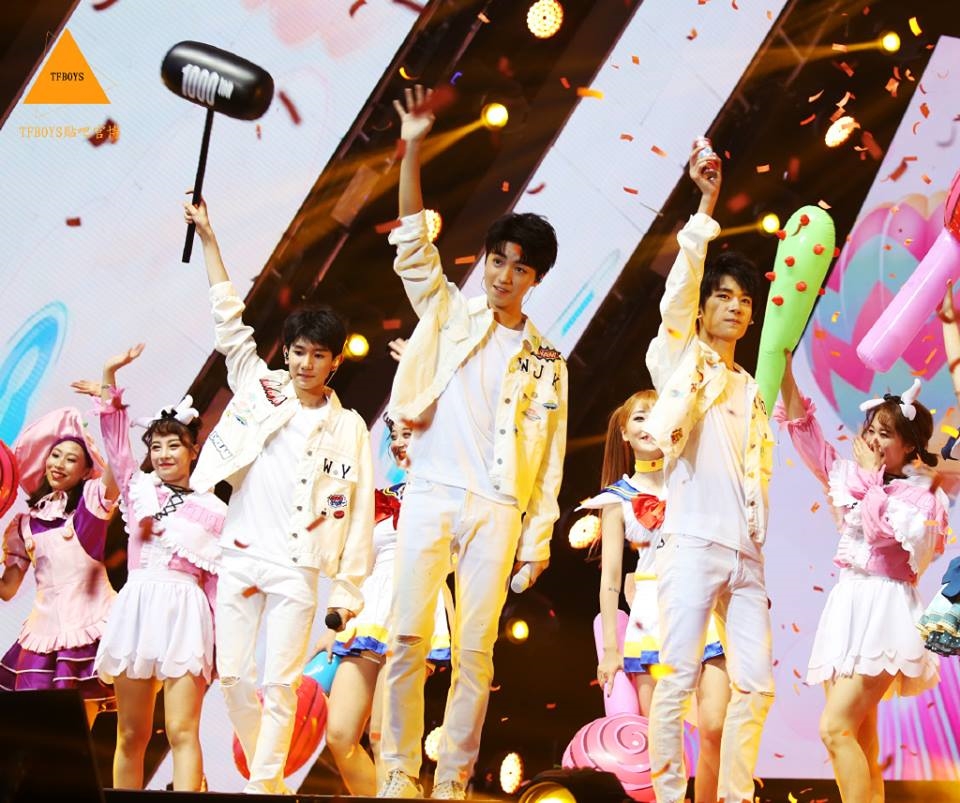 Sau 4 năm ra mắt, TFBoys đã trưởng thành và 'soái' đến độ này đây!
