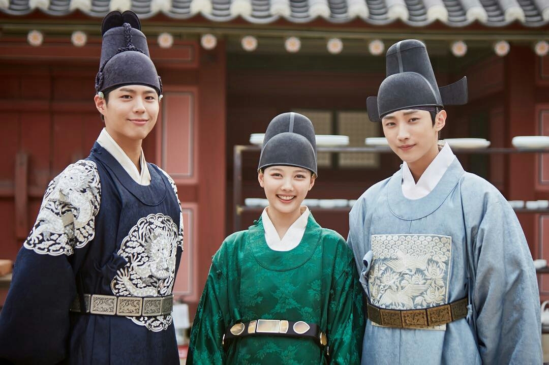 Jin Young kể chuyện thân thiết với dàn cast 'Love In The Moonlight'