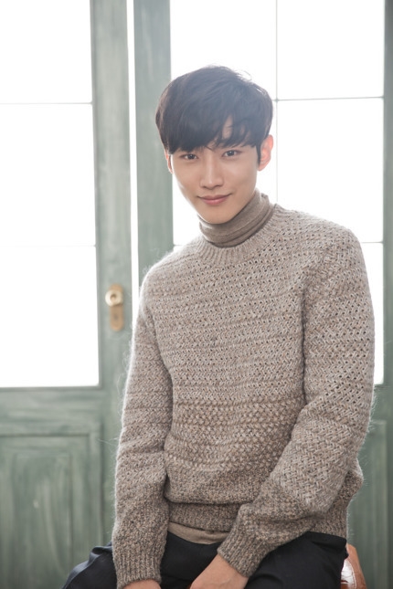 Jin Young kể chuyện thân thiết với dàn cast 'Love In The Moonlight'