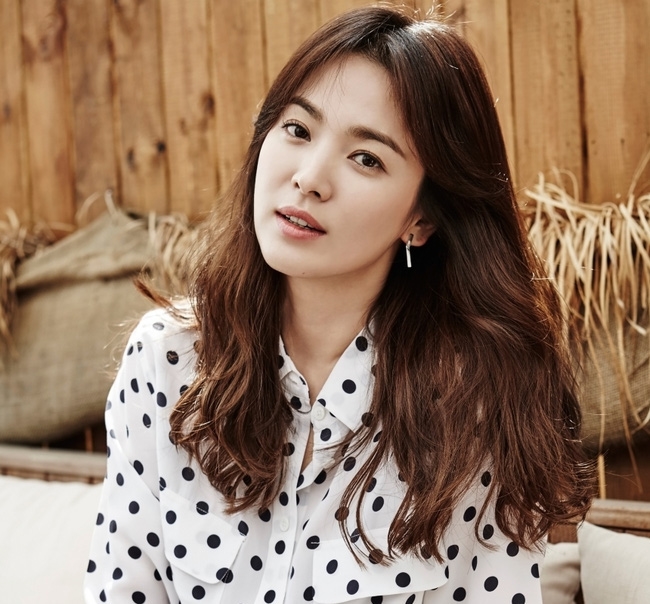Song Hye Kyo gây góp phần xuất bản sách du lịch lịch sử Hàn Quốc
