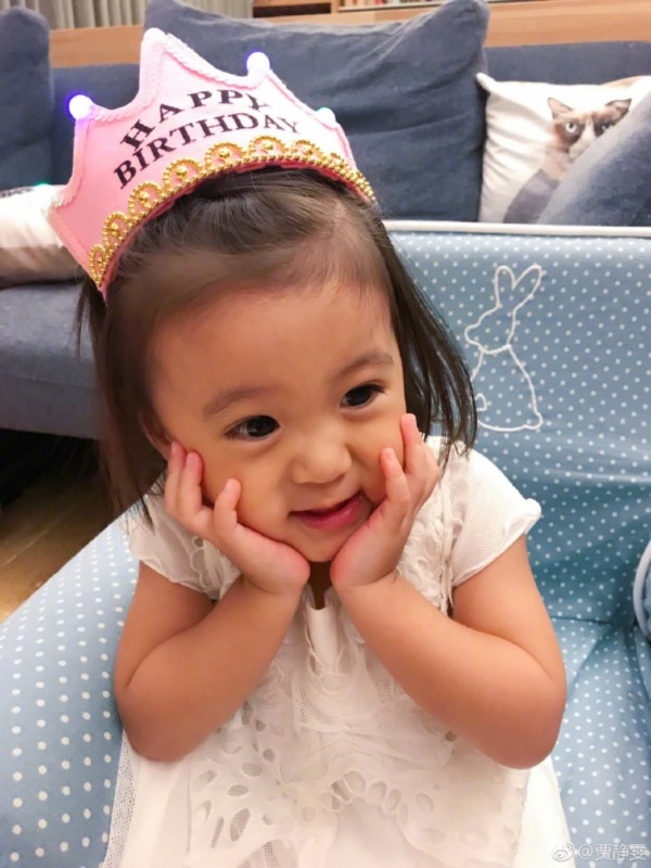 Giả Tịnh Văn khoe ảnh con gái Bubu trong tiệc sinh nhật 2 tuổi