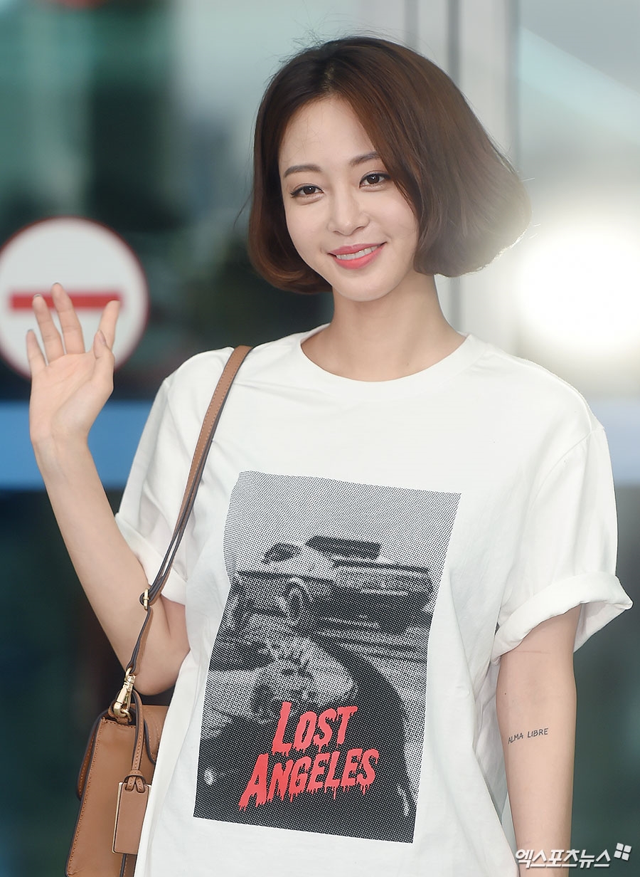 Han Ye Seul khoe vẻ đẹp nữ thần ở sân bay lên đường đi quay phim mới