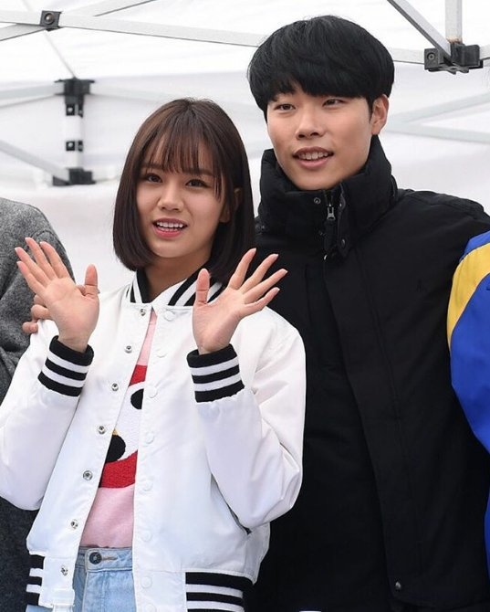 Dispatch tung hình ảnh hẹn hò bí mật của Ryu Jun Yeol và Hyeri