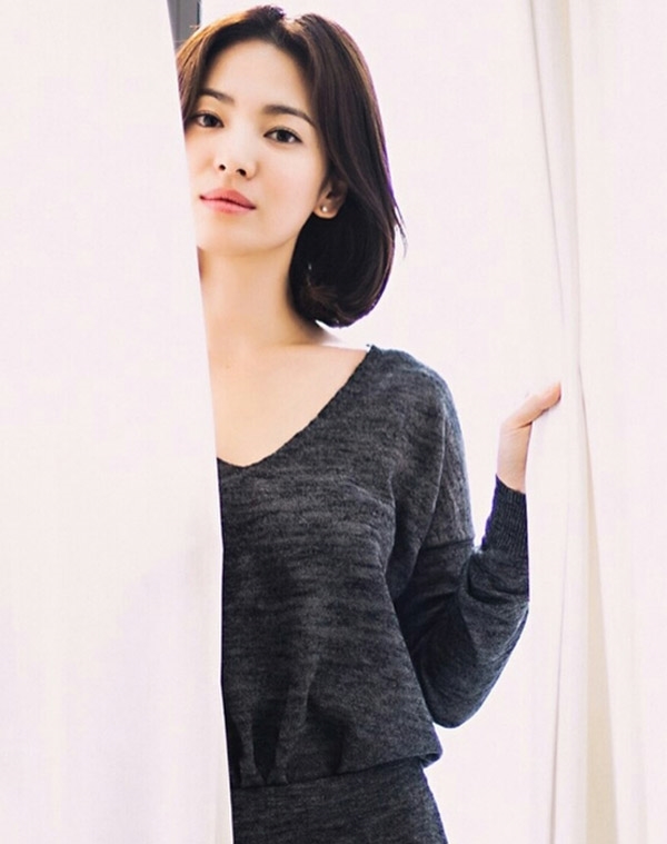 Song Hye Kyo gây chú ý với mái tóc ngắn quá xinh đẹp, nữ tính