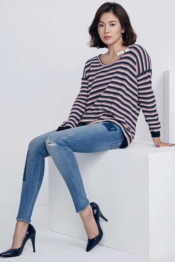 Song Hye Kyo gây chú ý với mái tóc ngắn quá xinh đẹp, nữ tính
