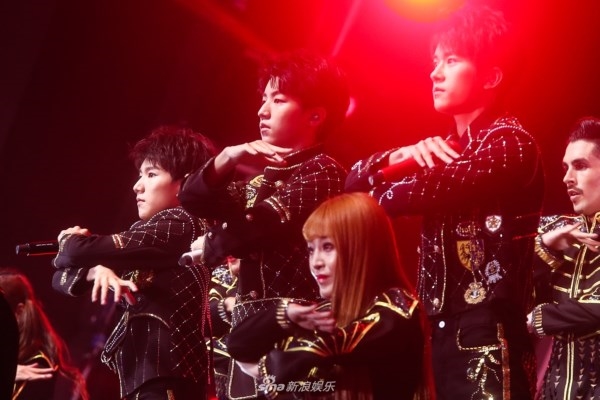 TFBoys lao đao vì bị tố sao chép vũ đạo của ca sĩ nổi tiếng Hàn Quốc