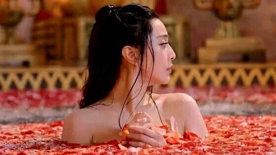Những cảnh tắm để đời của dàn mỹ nhân Hoa ngữ trên màn ảnh nhỏ