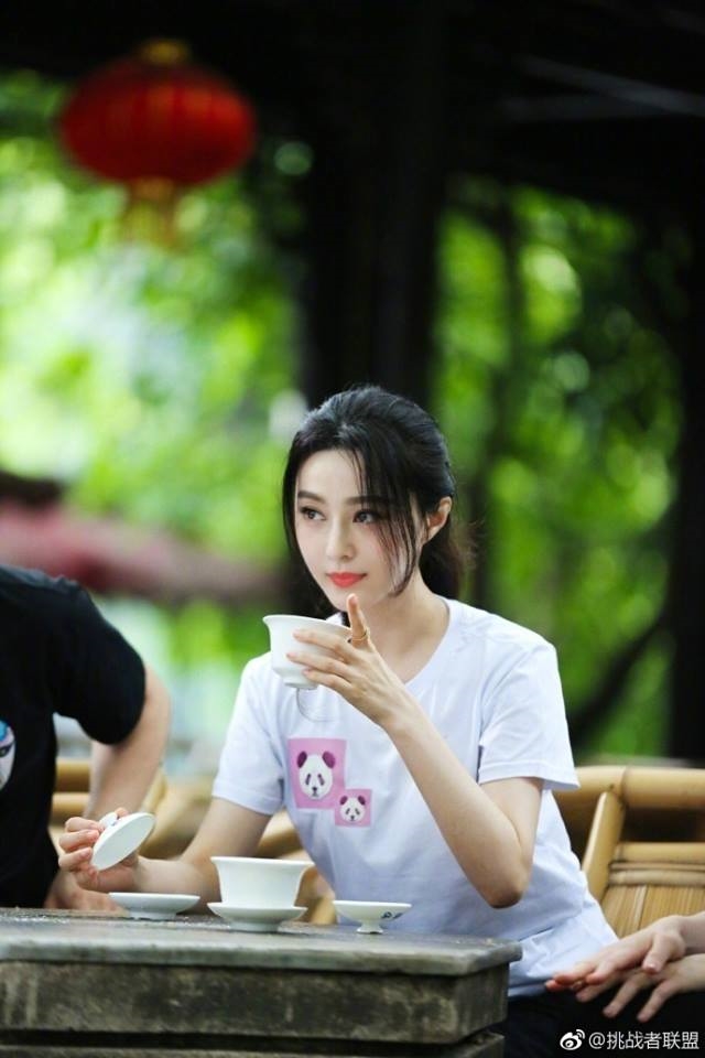 Phạm Băng Băng rạng ngời trong show Liên Minh Người Thách Thức mùa 3