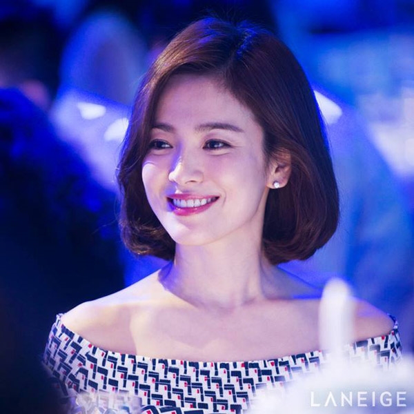 Song Hye Kyo gây chú ý với mái tóc ngắn quá xinh đẹp, nữ tính
