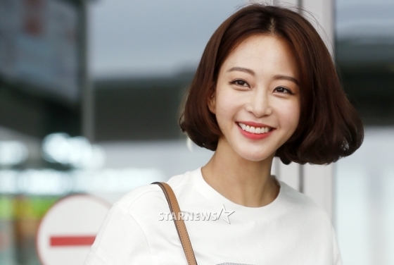 Han Ye Seul khoe vẻ đẹp nữ thần ở sân bay lên đường đi quay phim mới