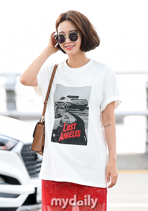 Han Ye Seul khoe vẻ đẹp nữ thần ở sân bay lên đường đi quay phim mới