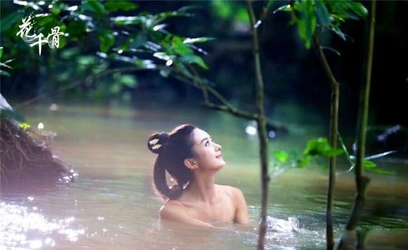 Những cảnh tắm để đời của dàn mỹ nhân Hoa ngữ trên màn ảnh nhỏ