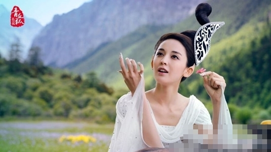 Địch Lệ Nhiệt Ba - Cổ Lực Na Trát: ai là mỹ nhân Tân Cương thành công?
