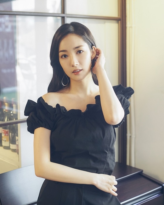 Park Min Young tự nhận là trạch nữ, thích chăm sóc nhà cửa