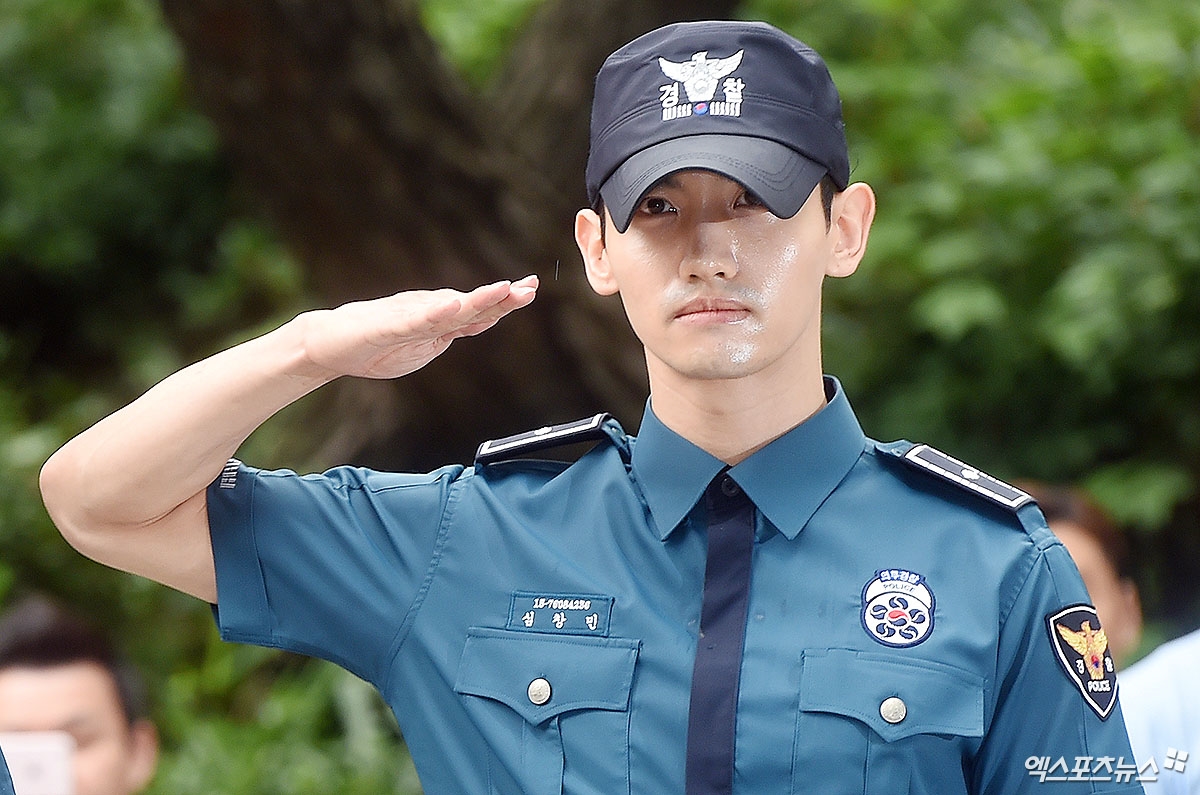 Ngày này đã đến, chào mừng Choi Si Won và Shim Chang Min xuất ngũ