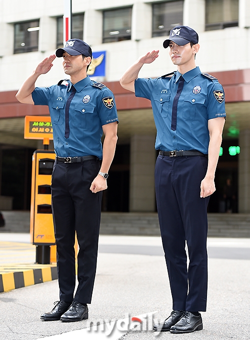 Ngày này đã đến, chào mừng Choi Si Won và Shim Chang Min xuất ngũ