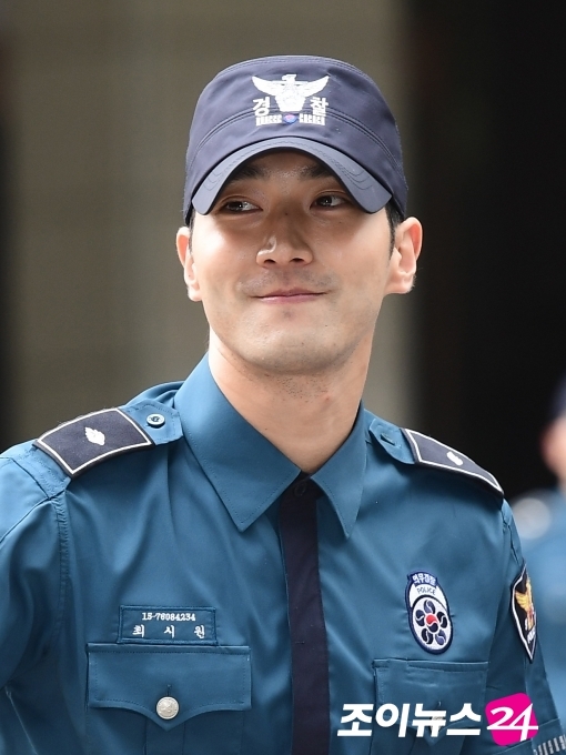 Ngày này đã đến, chào mừng Choi Si Won và Shim Chang Min xuất ngũ