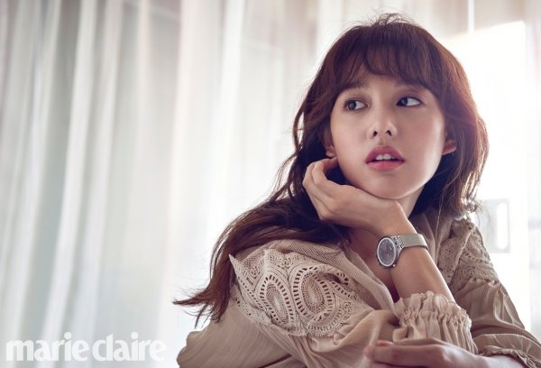 Kim Ji Won khoe vẻ đẹp sang trọng và sức hút riêng trên tạp chí mới