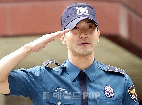 Ngày này đã đến, chào mừng Choi Si Won và Shim Chang Min xuất ngũ