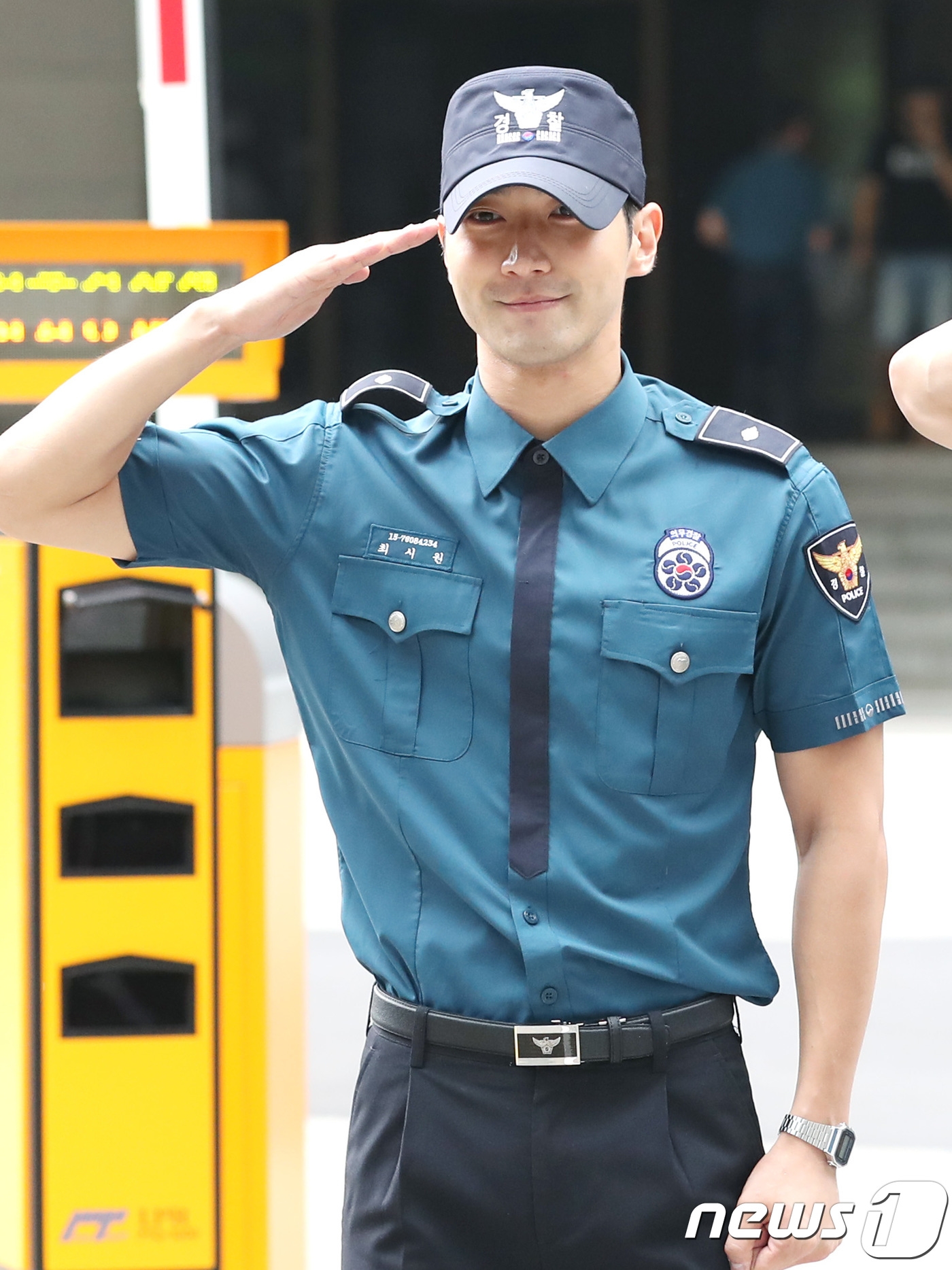 Ngày này đã đến, chào mừng Choi Si Won và Shim Chang Min xuất ngũ