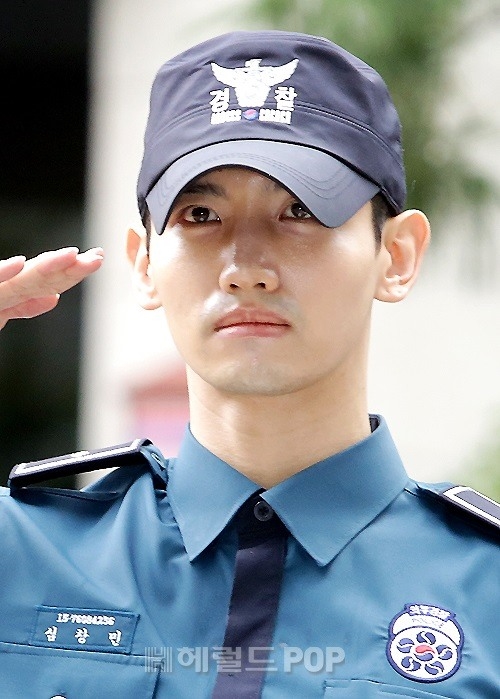 Ngày này đã đến, chào mừng Choi Si Won và Shim Chang Min xuất ngũ