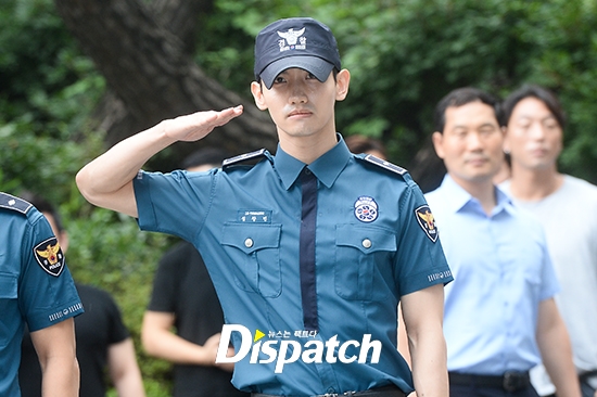 Ngày này đã đến, chào mừng Choi Si Won và Shim Chang Min xuất ngũ