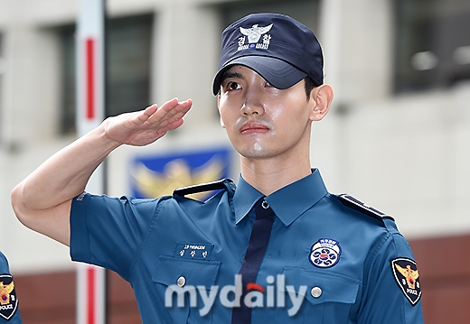 Ngày này đã đến, chào mừng Choi Si Won và Shim Chang Min xuất ngũ