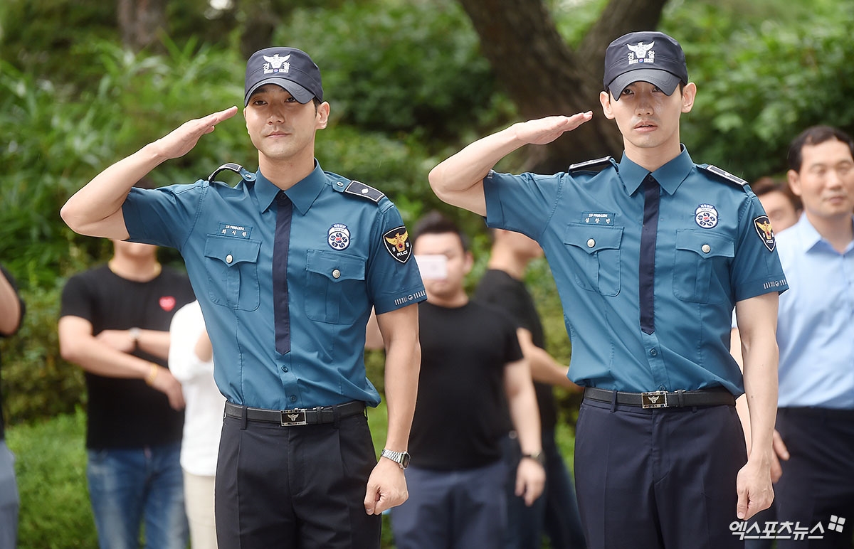 Ngày này đã đến, chào mừng Choi Si Won và Shim Chang Min xuất ngũ