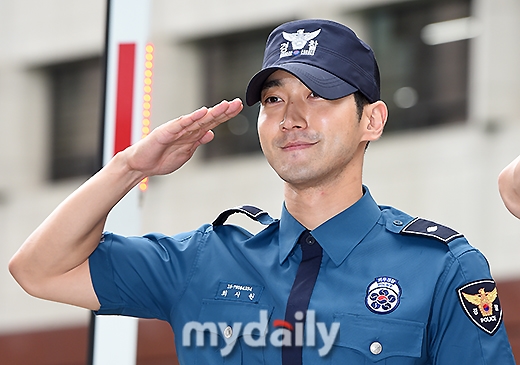 Ngày này đã đến, chào mừng Choi Si Won và Shim Chang Min xuất ngũ