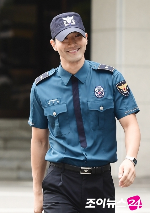Ngày này đã đến, chào mừng Choi Si Won và Shim Chang Min xuất ngũ