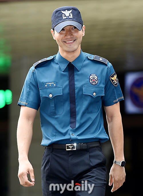 Ngày này đã đến, chào mừng Choi Si Won và Shim Chang Min xuất ngũ