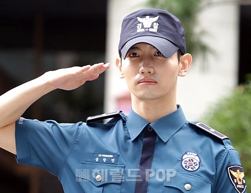 Ngày này đã đến, chào mừng Choi Si Won và Shim Chang Min xuất ngũ