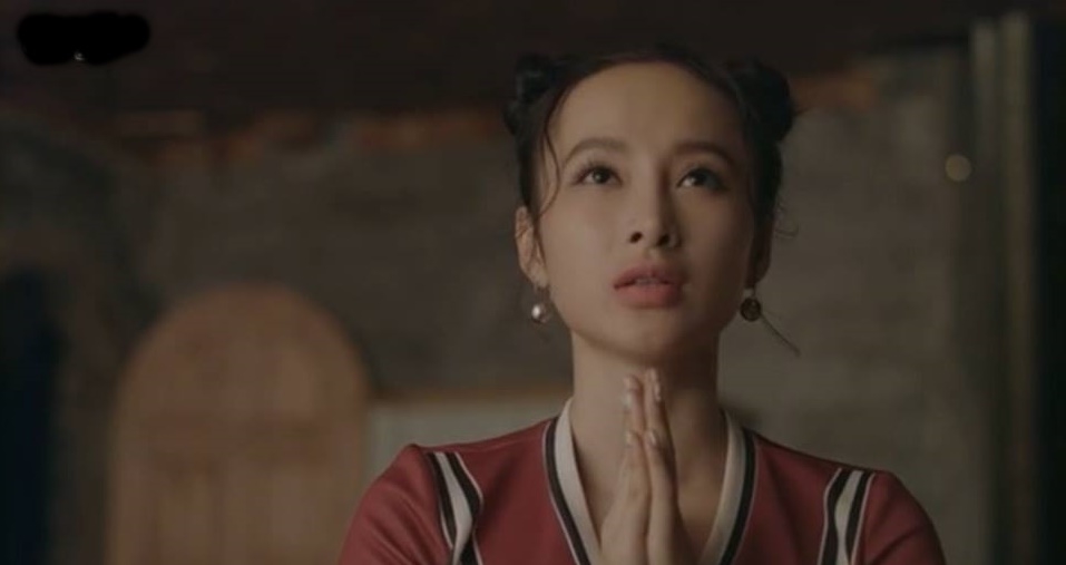 Đỏ mặt với nụ hôn táo bạo của Angela Phương Trinh và Rocker Nguyễn