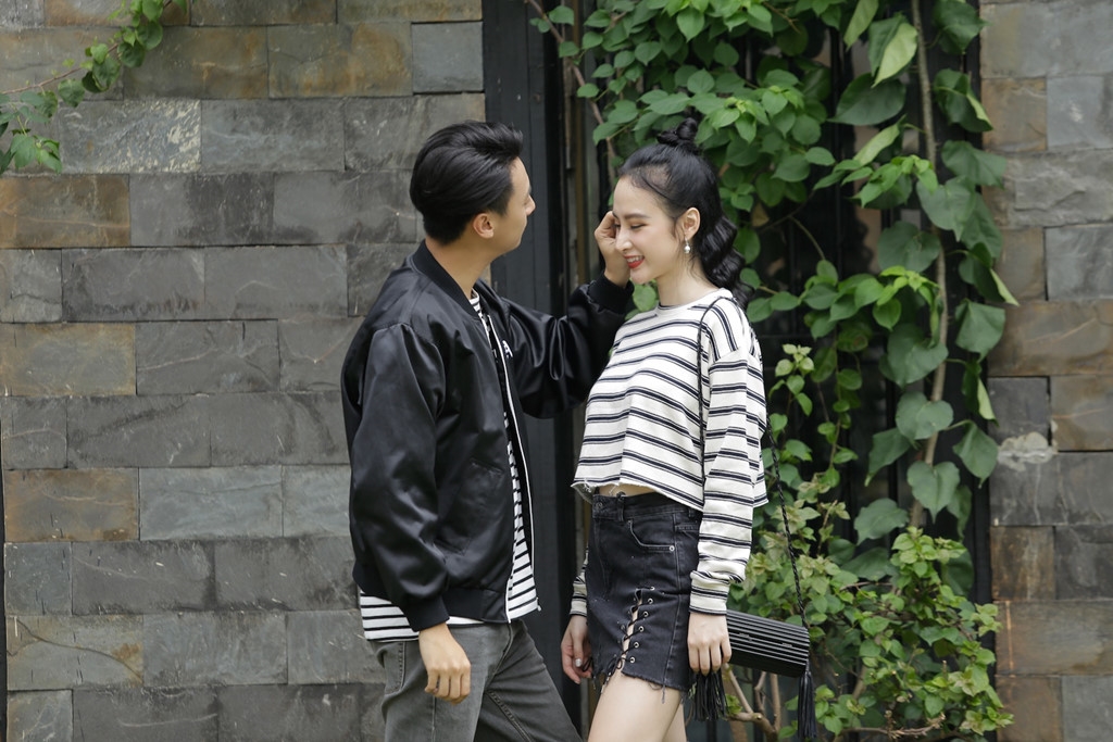 Đỏ mặt với nụ hôn táo bạo của Angela Phương Trinh và Rocker Nguyễn