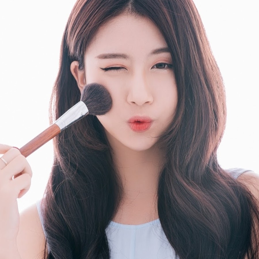 Những “bình hoa di động” mới của điện ảnh Việt làm khán giả ngám ngẩm