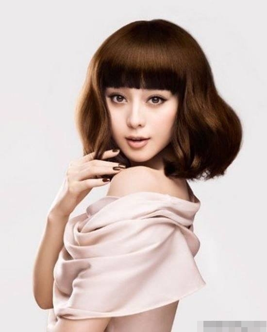 Và mỹ nhân họ Phạm vẫn chứng minh đẳng cấp của mình với mái tóc được cắt ngắn.