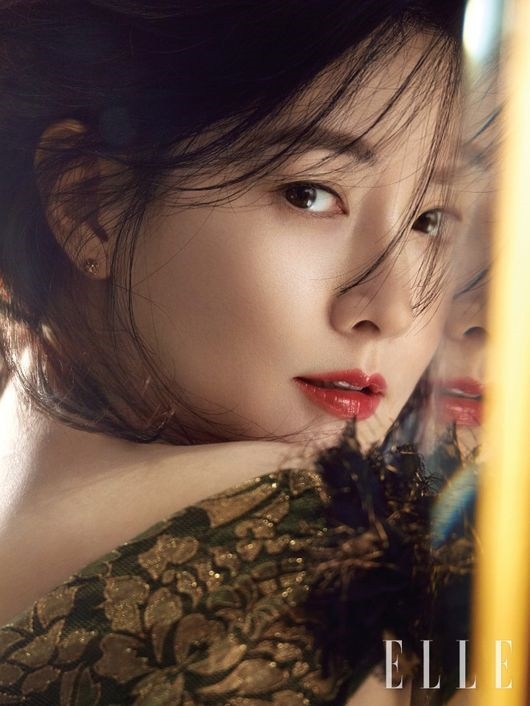 Lee Young Ae gây chấn động với vẻ đẹp nữ thần không tì vết tuổi U50