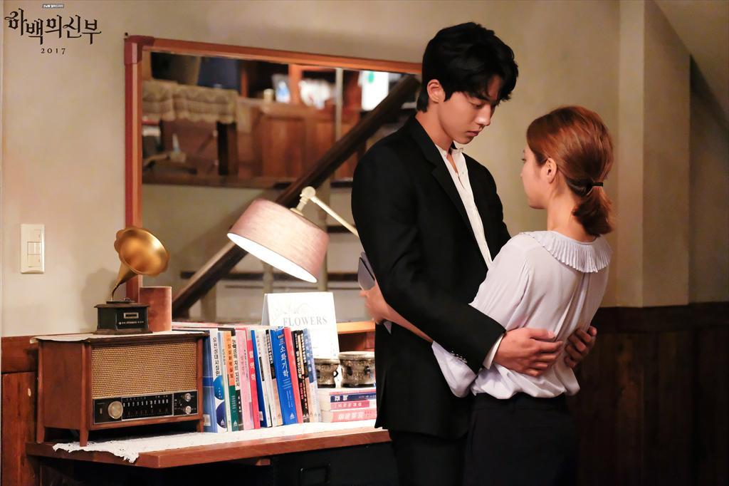 Nam Joo Hyuk - Shin Se Kyung 'tình bể bình' trong 'Cô Dâu Thủy Thần'