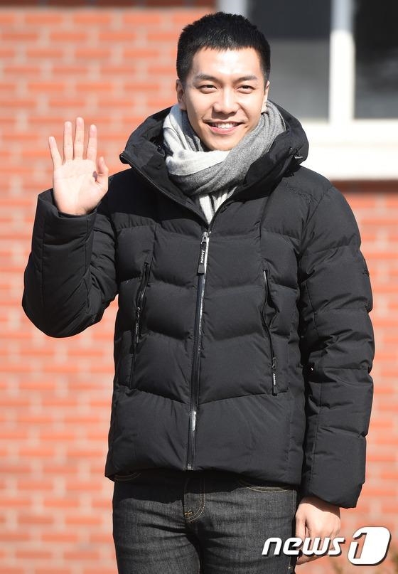 Chưa xuất ngũ Lee Seung Gi đã được mời tham gia phim mới