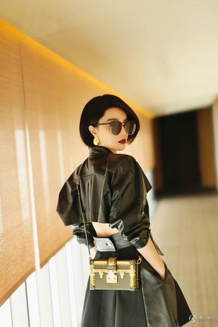 Và mới đây, ngôi sao đình đám xứ Trung một lần nữa gây ấn tượng với mái tóc được cắt ngắn.