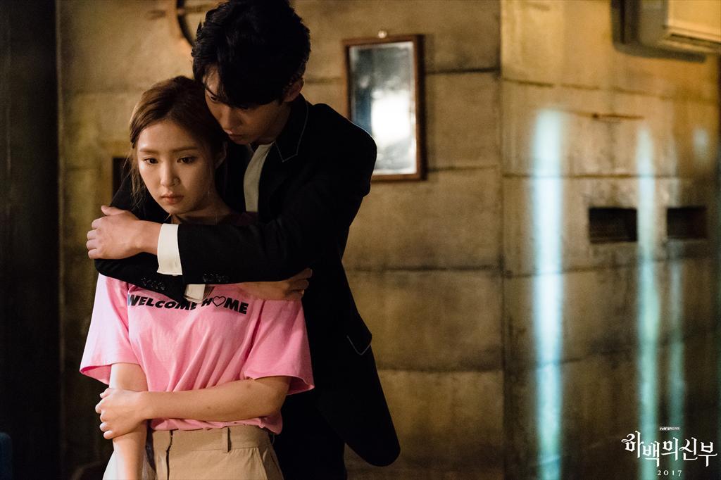 Nam Joo Hyuk - Shin Se Kyung 'tình bể bình' trong 'Cô Dâu Thủy Thần'