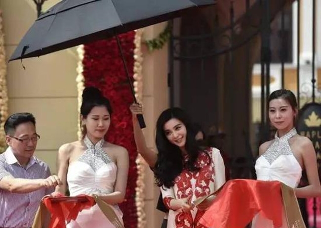Thời trang chống nắng có 1-0-2 mang 'thương hiệu' Phạm Băng Băng