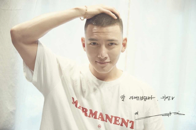 Ji Chang Wook khiến fan cười ngất với hình ảnh trong quân ngũ