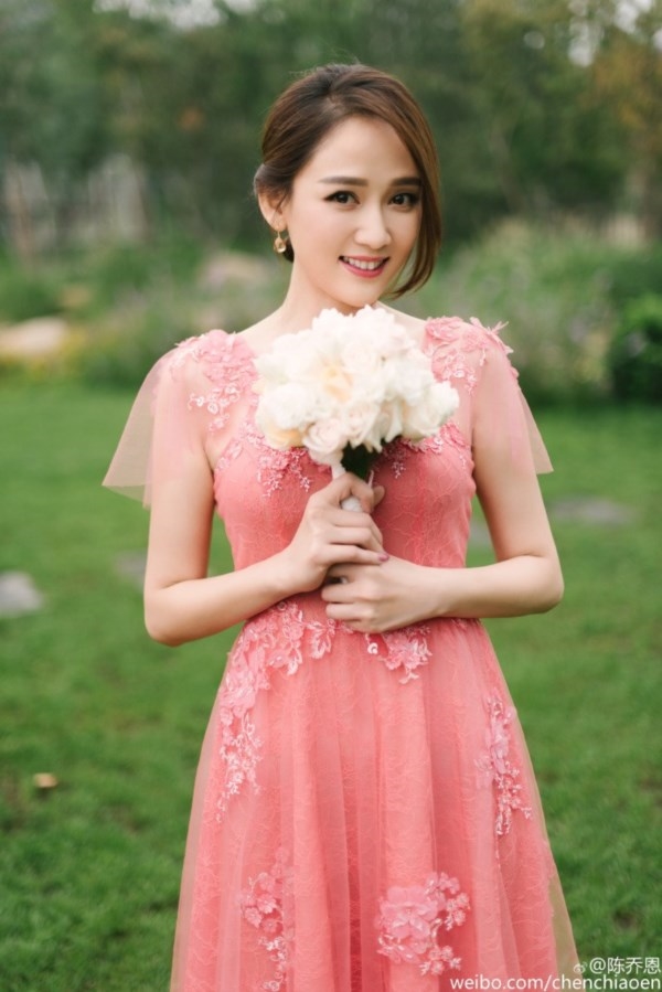 Trần Kiều Ân lại khiến fan khóc thét tiếp tục 'kiếp phù dâu'