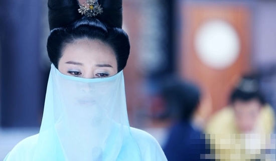 Đây là nàng công chúa Vĩnh Ninh, con gái của Võ Tắc Thiên, nàng đem lòng yêu một nam nhân bình thường và bị ngắn cấm. Người xem vẫn dễ dàng nhận ra vẻ u sầu trên khuôn mặt yêu kiều của Vĩnh Ninh (Viên San San) trong Chế Tạo Mỹ nhân.