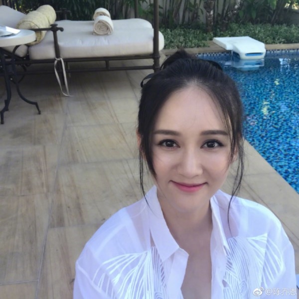 Trần Kiều Ân lại khiến fan khóc thét tiếp tục 'kiếp phù dâu'