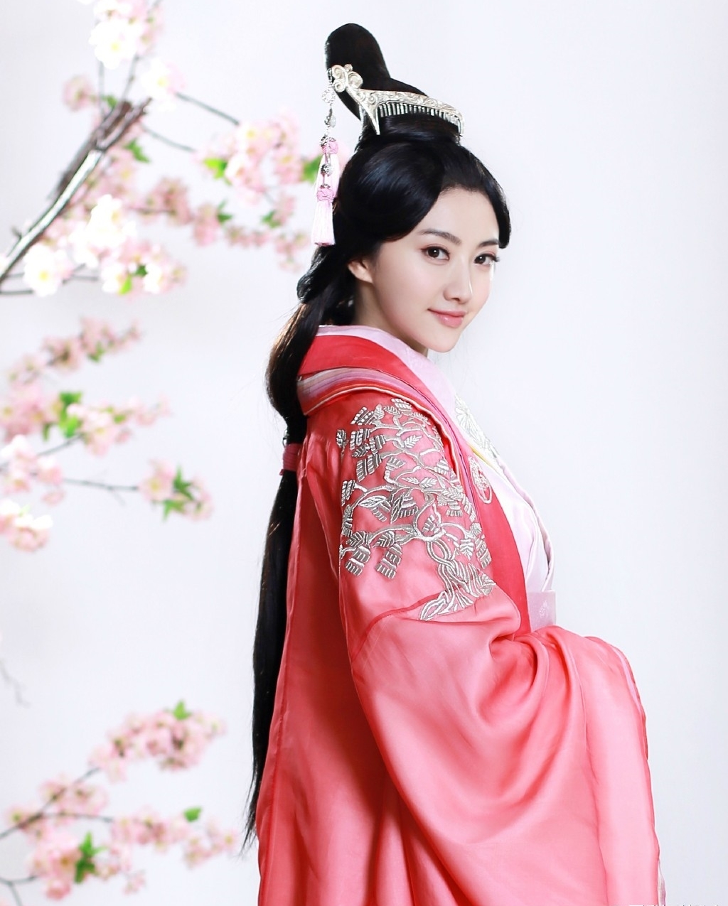 Nàng Ban Thục đầy khí chất.